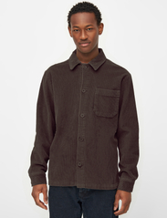 Knowledge Cotton Apparel - Stretched 8-wales corduroy overshir - mænd - chocolate plum - 2
