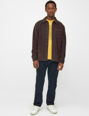 Knowledge Cotton Apparel - Stretched 8-wales corduroy overshir - overshirts - chocolate plum - 4