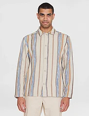 Knowledge Cotton Apparel - Regular woven striped overshirt - G - mænd - beige stripe - 2