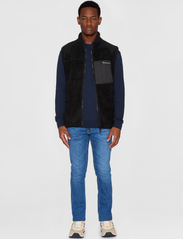 Knowledge Cotton Apparel - Teddy fleece vest - GRS/Vegan - sweatshirts - black jet - 4