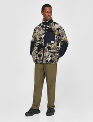 Knowledge Cotton Apparel - Oversized jaquard sherpa jacket - G - plīša džemperi - brown - 4