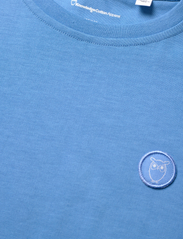 Knowledge Cotton Apparel - Regular fit badge t-shirt - GOTS/Ve - ar īsām piedurknēm - azure blue - 2