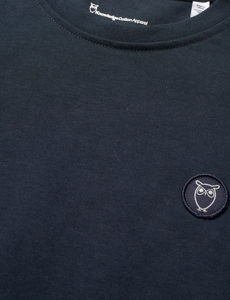 Knowledge Cotton Apparel - Regular fit badge t-shirt - GOTS/Ve - marškinėliai trumpomis rankovėmis - total eclipse - 2