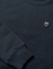 Knowledge Cotton Apparel - Regular badge crew neck sweat - GOT - sweatshirts & hoodies - total eclipse - 2