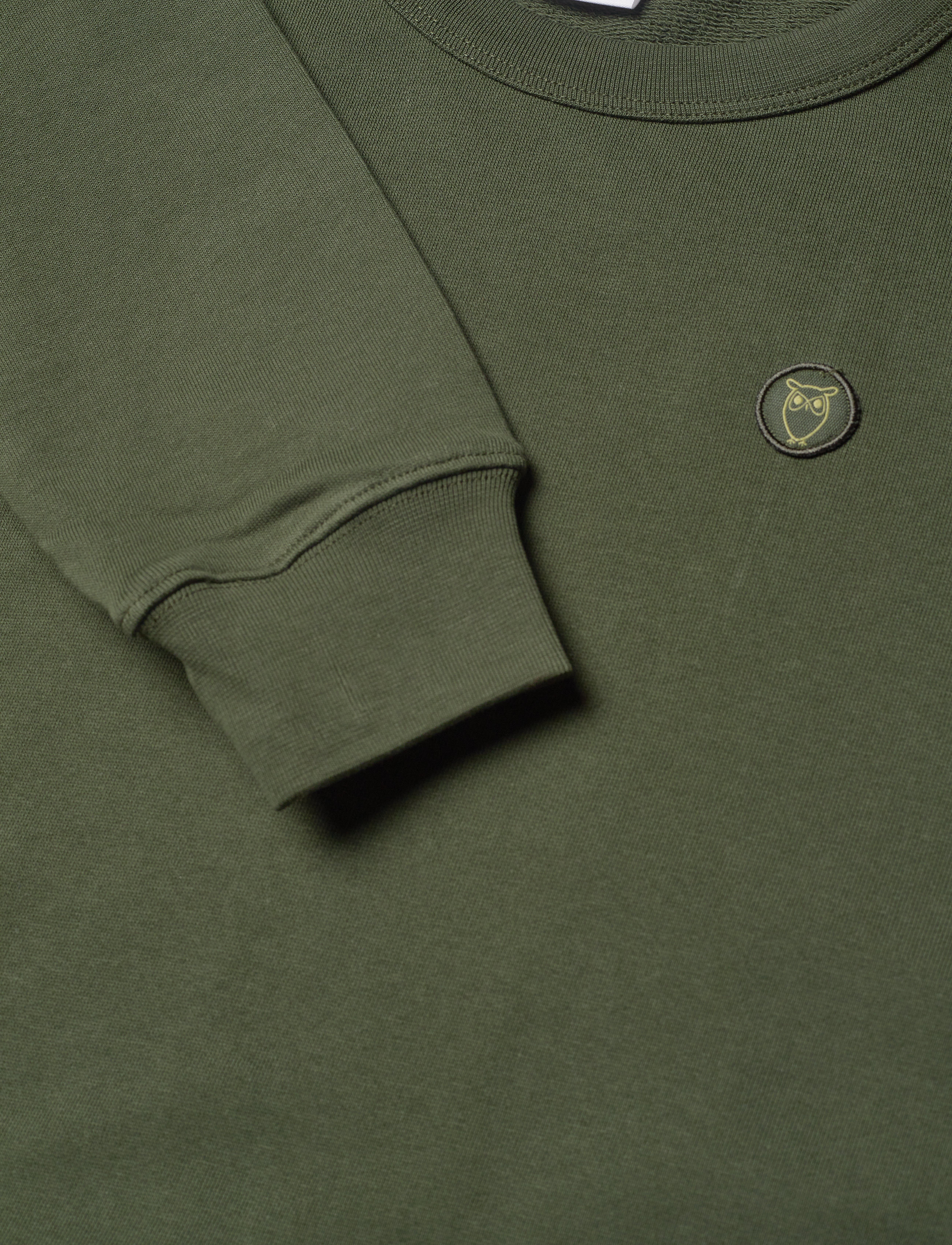 Knowledge Cotton Apparel - ERIK basic badge sweat - GOTS/Vegan - forest night - 2