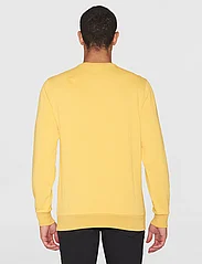 Knowledge Cotton Apparel - ERIK basic badge sweat - GOTS/Vegan - sweatshirts - misted yellow - 4