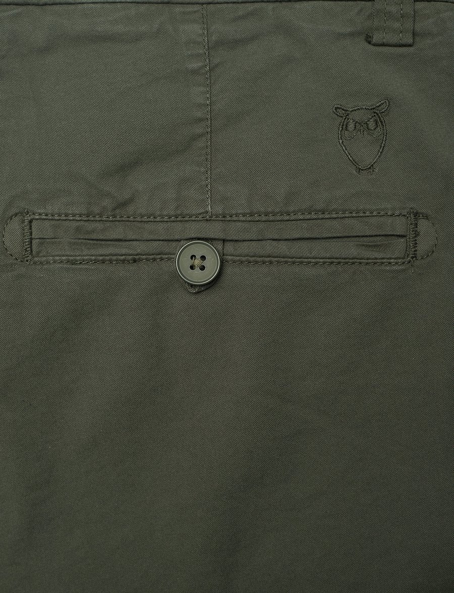 Knowledge Cotton Apparel - CHUCK regular chino poplin shorts - - chinos shorts - forrest night - 4