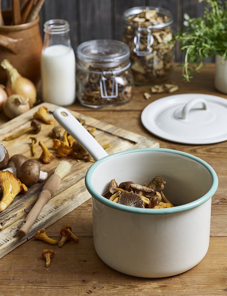 Kockums Jernverk - Pot with long handle and lid, 2,3L - kastrulid - cream lux - 0