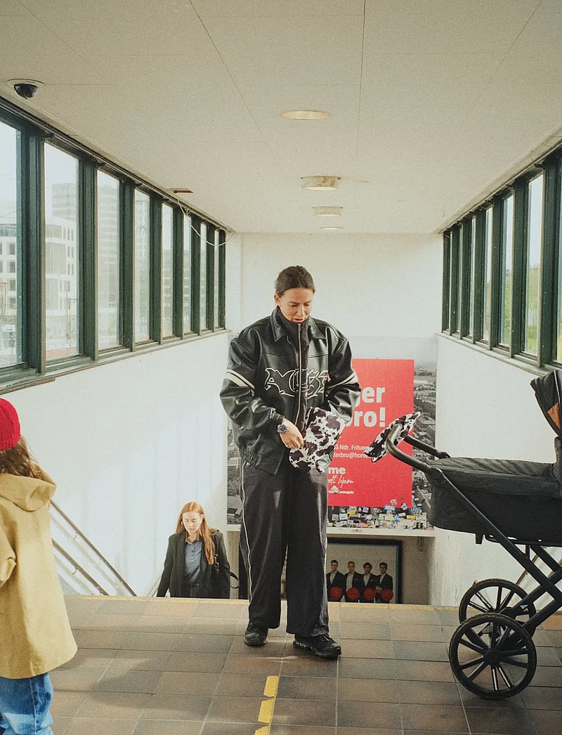 KongWalther - Stroller Gloves Cosy Cow - barnvagnstillbehör - cozy cow - 0