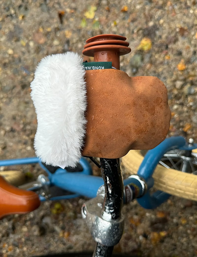 KongWalther - Stroller Gloves Mini Brown Faux Suede - barnvagnstillbehör - brown faux suede - 3