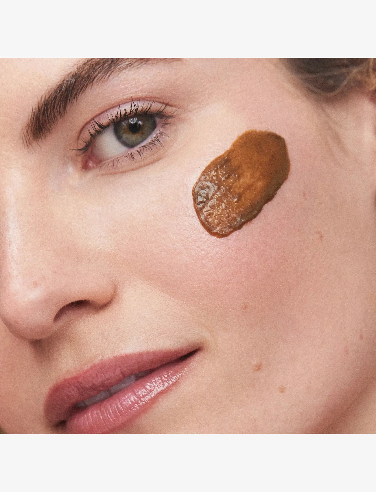 Kora Organics - Turmeric Brightening & Exfoliating Mask, 2-in-1 - niisutavad maskid - gold - 2