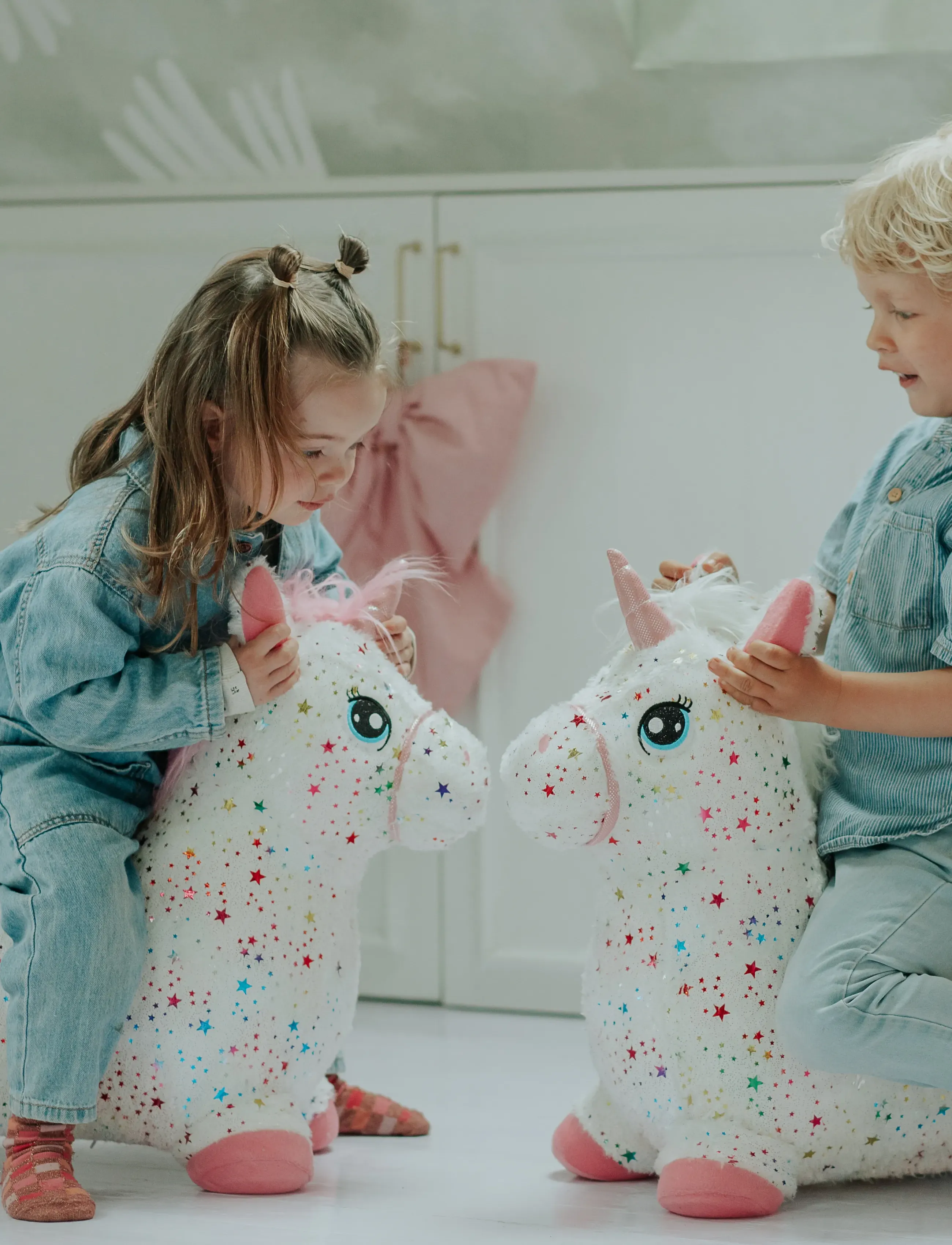 KREA - KREA Hop And Bounce Plush Unicorn w white hair - gåbiler - multi - 4