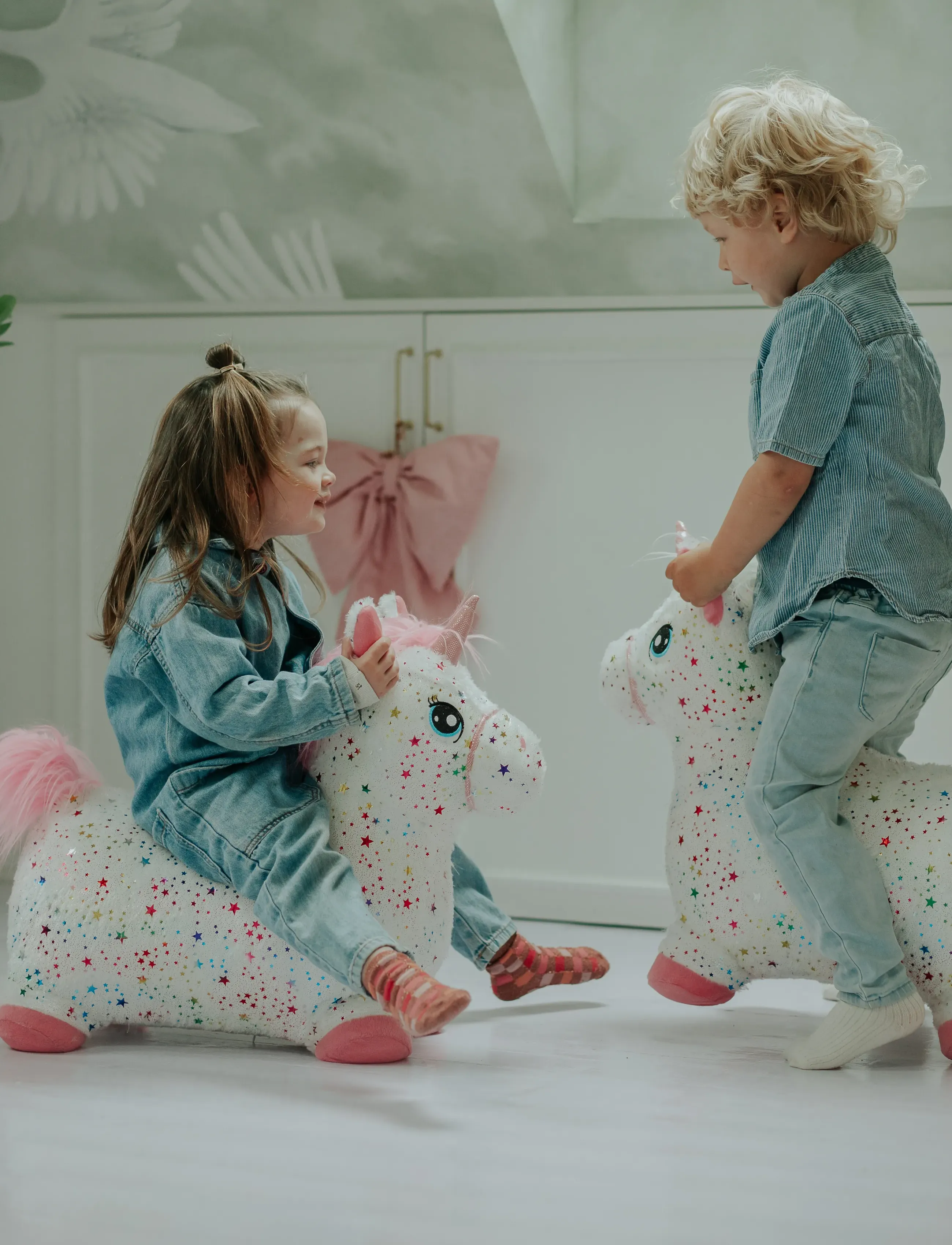 KREA - KREA Hop And Bounce Plush Unicorn w white hair - gåbiler - multi - 5