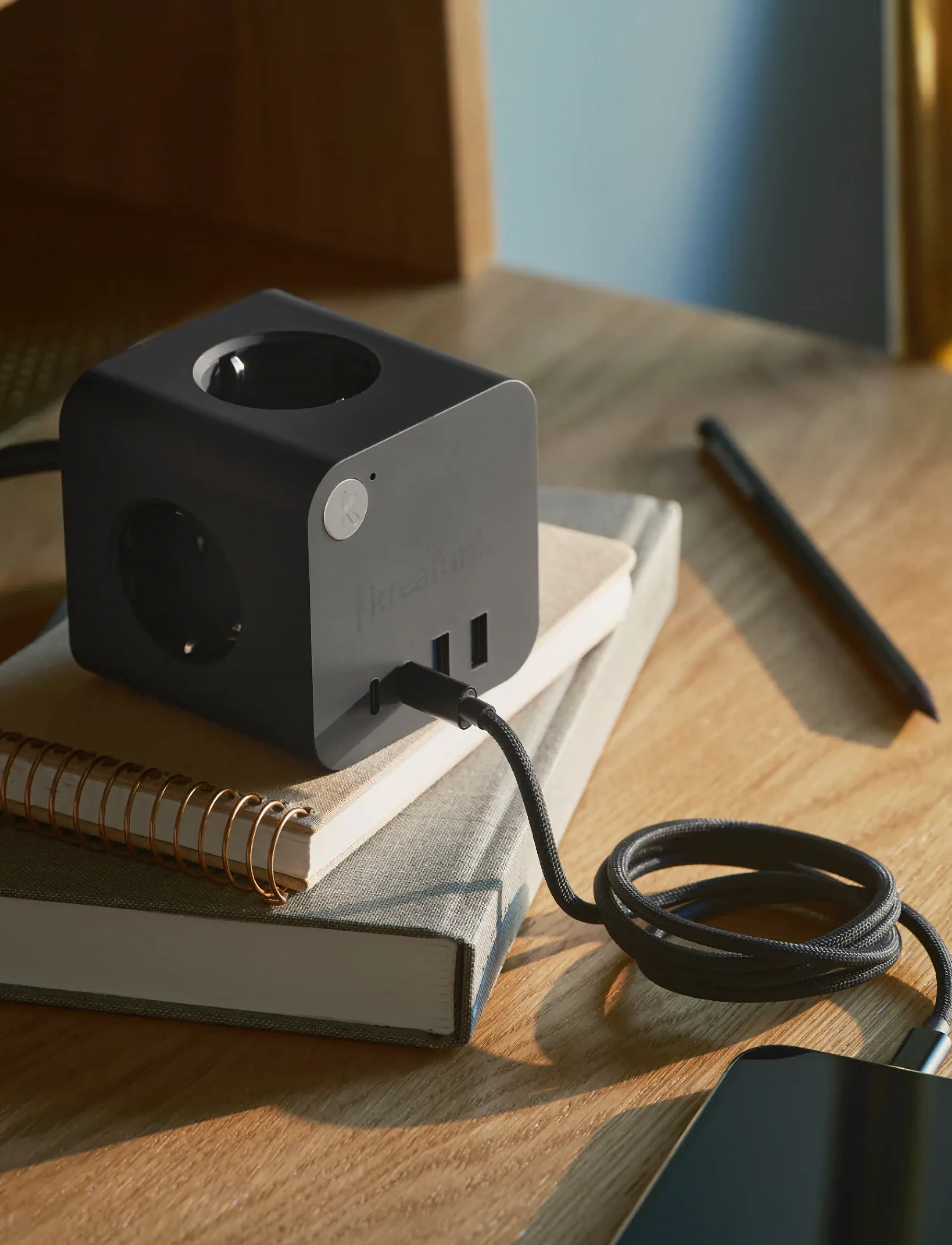 Kreafunk - Ampie wired Multi-socket power hub - black - 0
