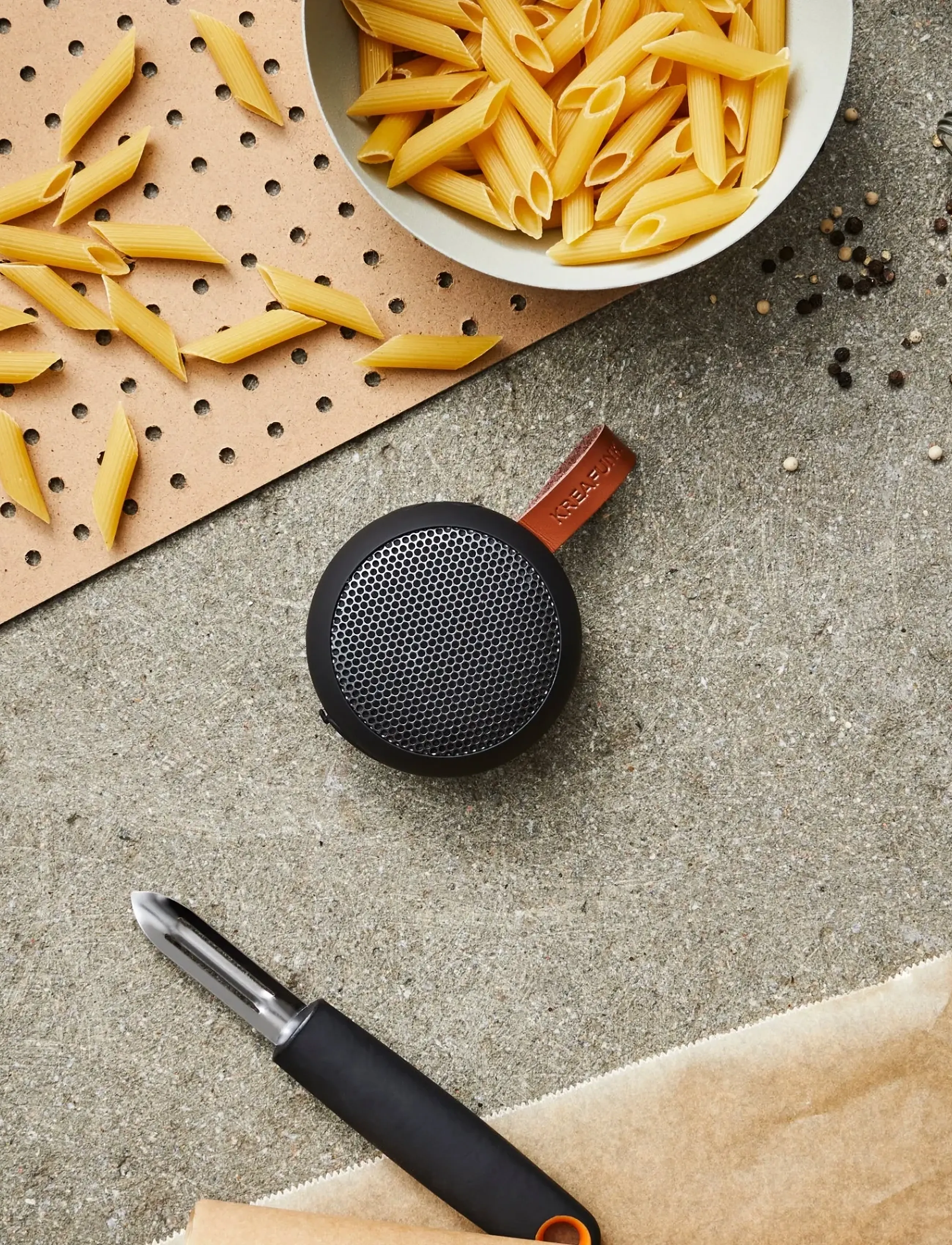 Kreafunk Ago2 Bluetooth Højttaler, 8X 8X 3.6 cm, Black, Hjemmeelektronik > Højttalere, Unisex