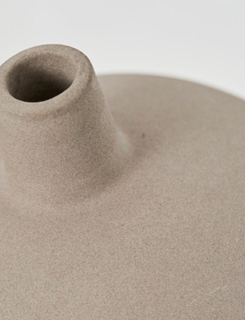 Kristina Dam Studio - Dome Vase Small - vaasid - terracotta - 0