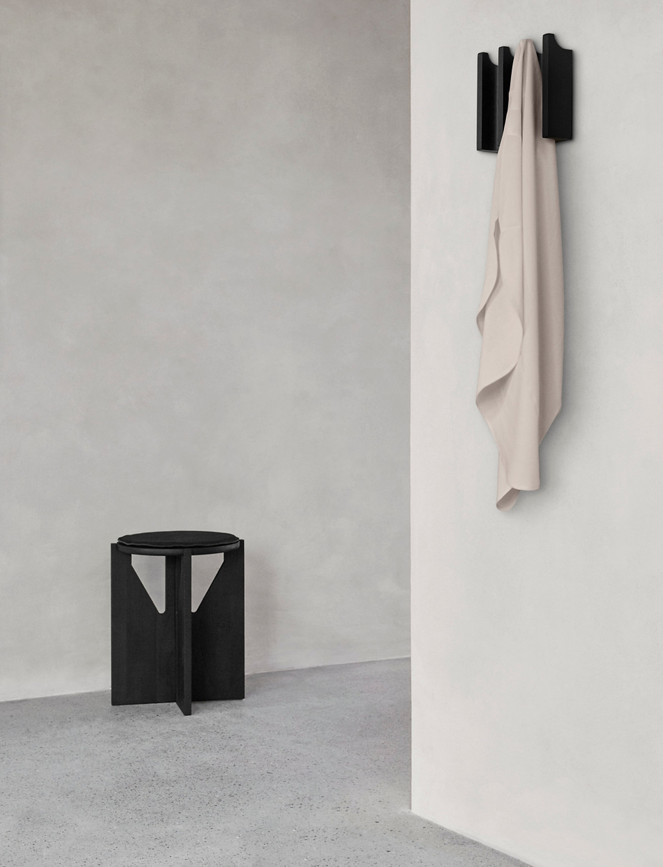 Kristina Dam Studio - Simple Stool - sidebord og små bord - black painted wood - 1