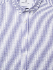 Kronstadt - Johan seersucker S/S shirt - laisvalaikio marškiniai - navy/white - 2