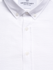 Kronstadt - Johan Seersucker shirt - basic skjorter - white/white - 2