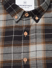Kronstadt - Johan Flannel check 26 shirt - rutiga skjortor - black / grey - 2