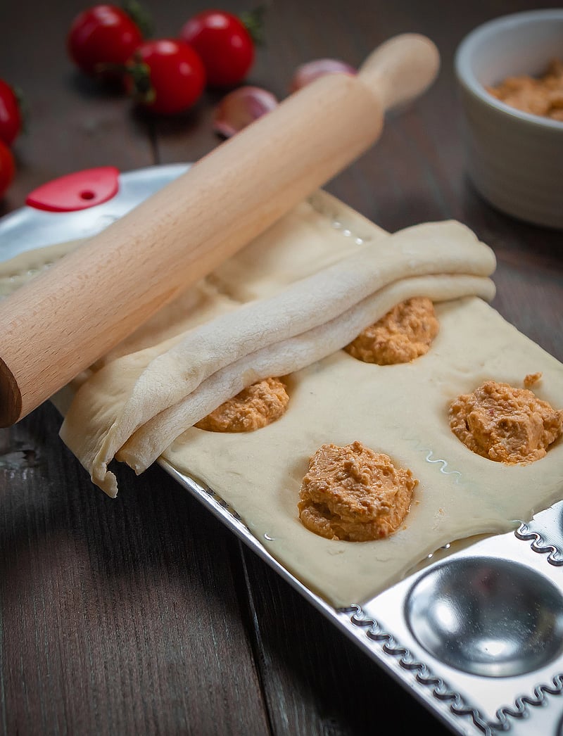 küchenprofi - Ravioli mould tray - nudelmaschinen & zubehör - silver/red - 3