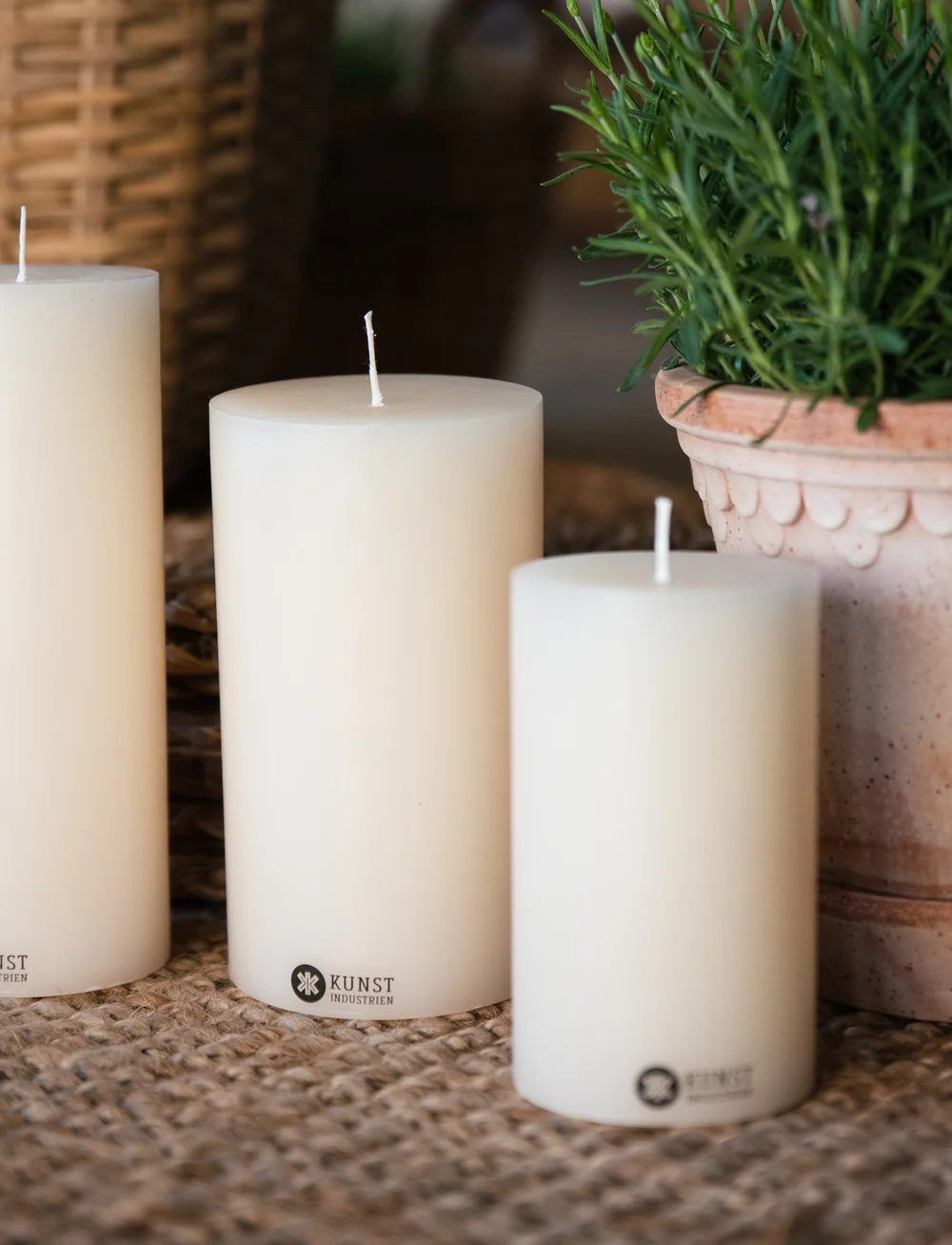 Kunstindustrien - Coloured Handcrafted pillar Candle - nach preis einkaufen - off-white - 3
