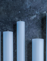 Kunstindustrien - Coloured Handcrafted pillar Candle, Aquamarine, 8,5 cm x 15 cm - de laveste prisene - aquamarine - 1