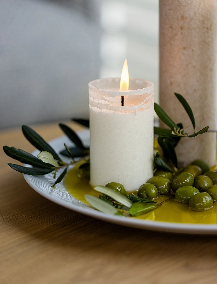 Kunstindustrien - Upcycled olive wax pillar candle - blockkerzen - offwhite - 4