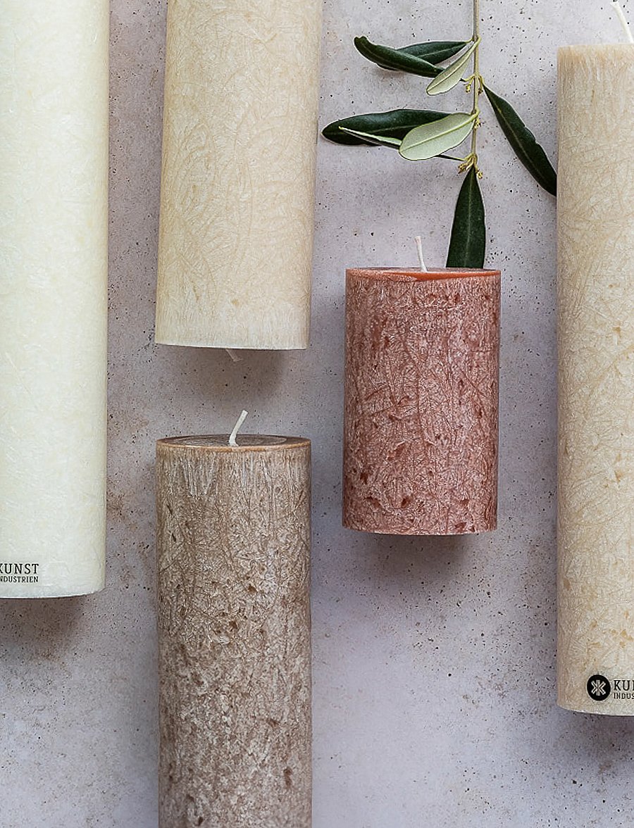 Kunstindustrien - Upcycled olive wax pillar candle - blockkerzen - hazelnut - 2