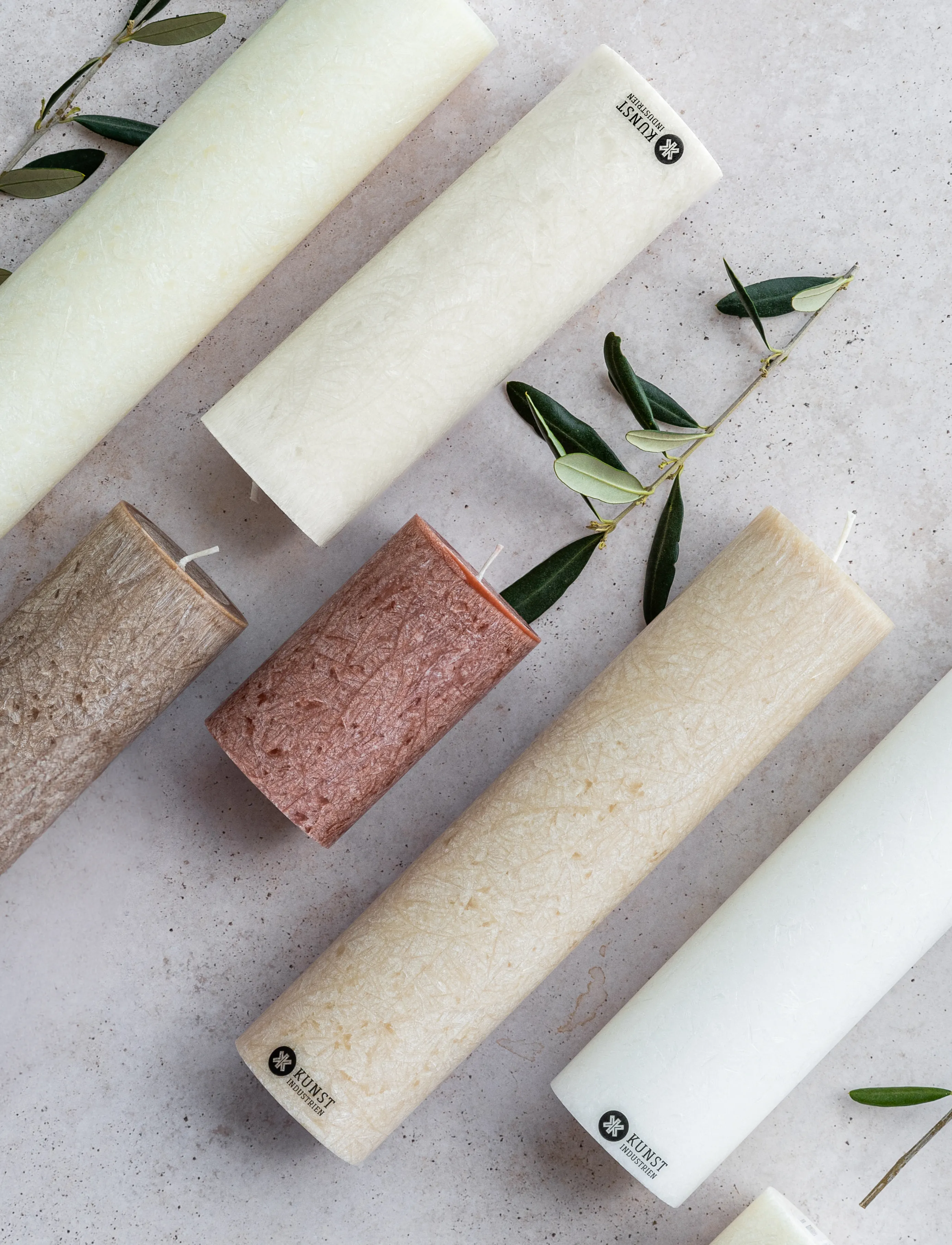 Kunstindustrien - Upcycled olive wax pillar candle - stompkaarsen - chestnut - 4