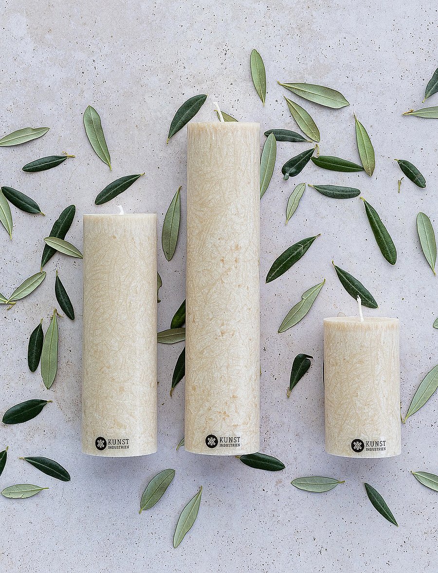 Kunstindustrien - Upcycled olive wax pillar candle - vahast küünlad - true - 0