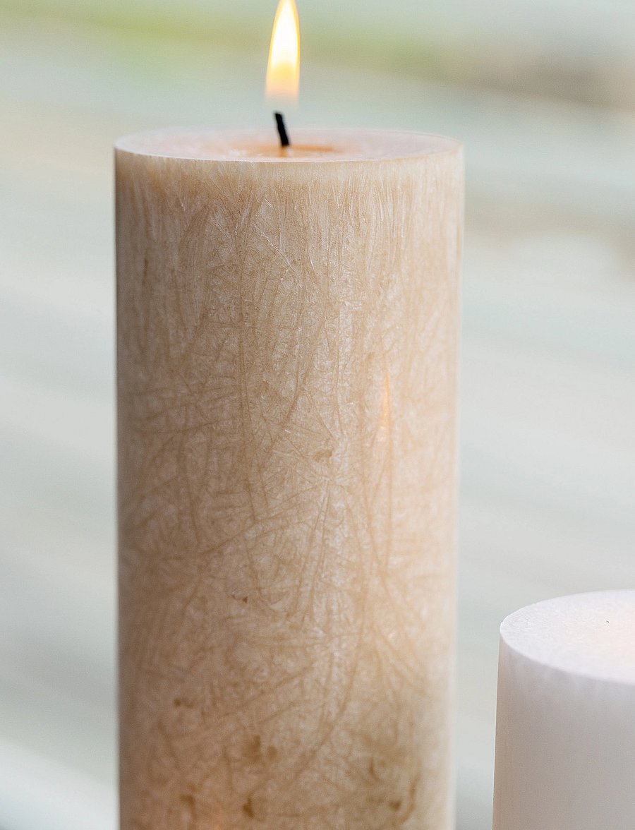 Kunstindustrien - Upcycled olive wax pillar candle - vahast küünlad - true - 4