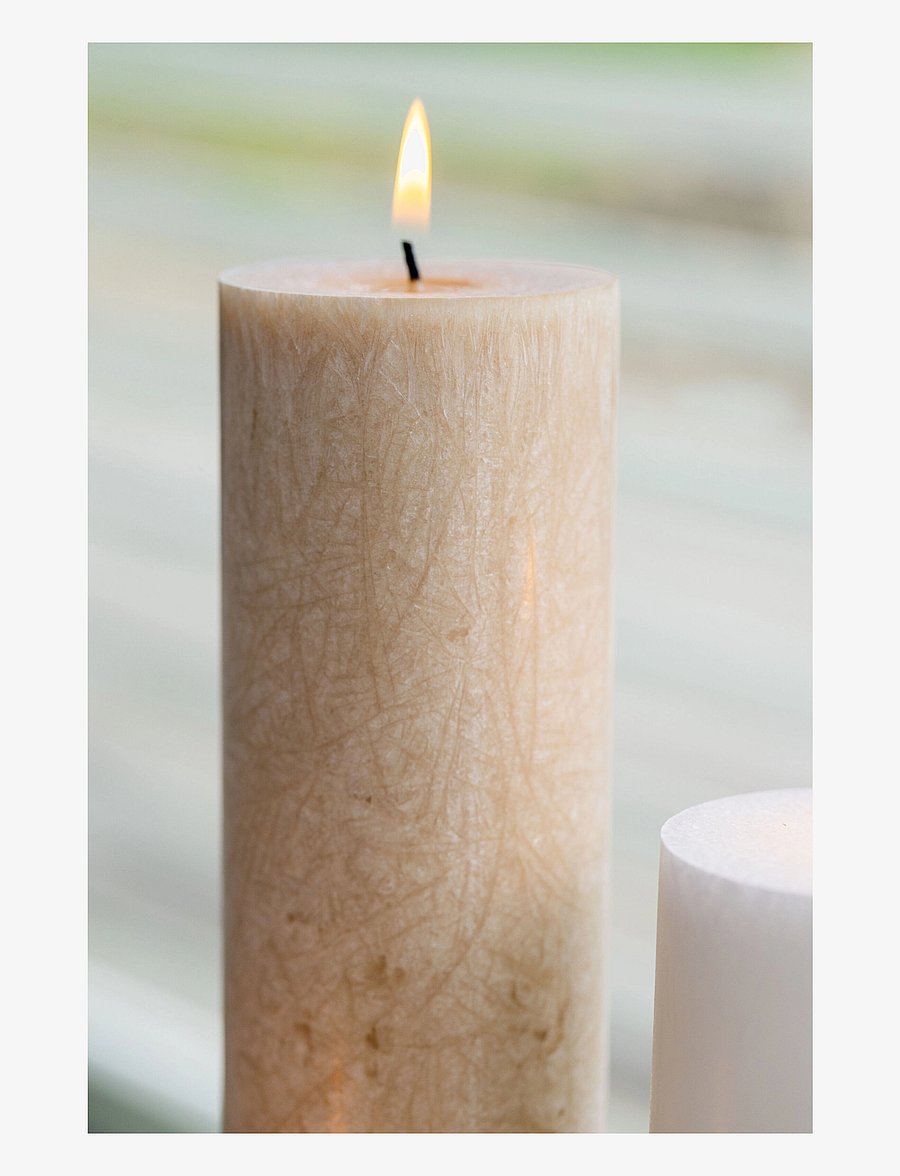 Kunstindustrien - Upcycled olive wax pillar candle - vahast küünlad - true - 3