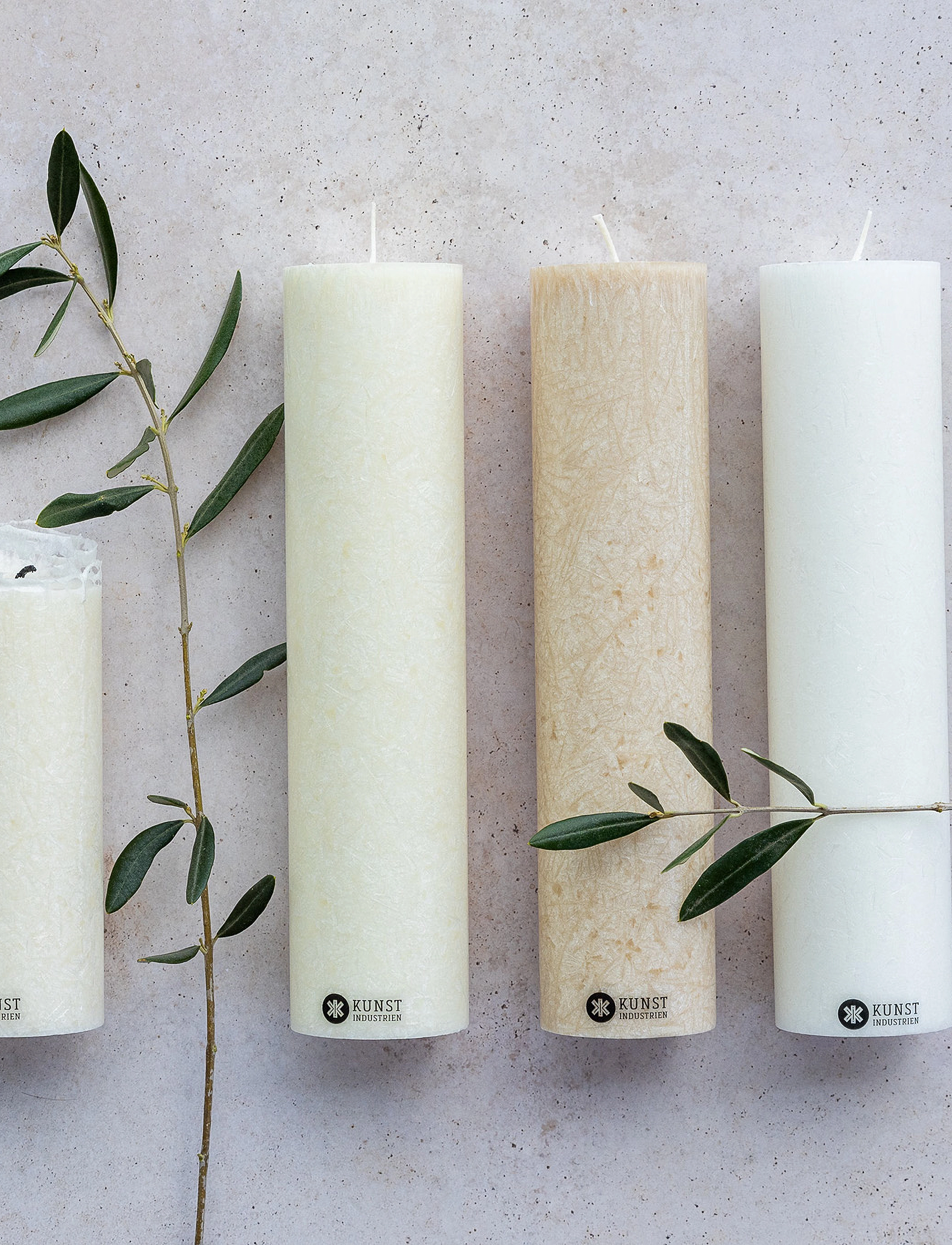 Kunstindustrien - Upcycled olive wax pillar candle - bloklys - offwhite - 4