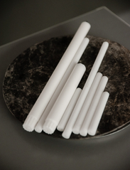 Kunstindustrien - White Taper Candles, 20 cm, 8 pack - laveste priser - white - 1