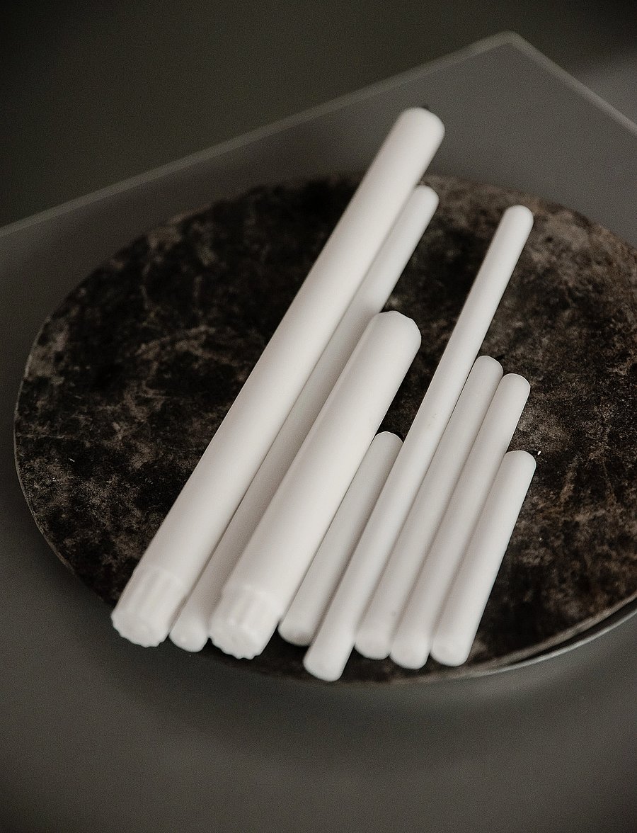 Kunstindustrien - White Taper Candles, 20 cm, 8 pack - kerzen - white - 0