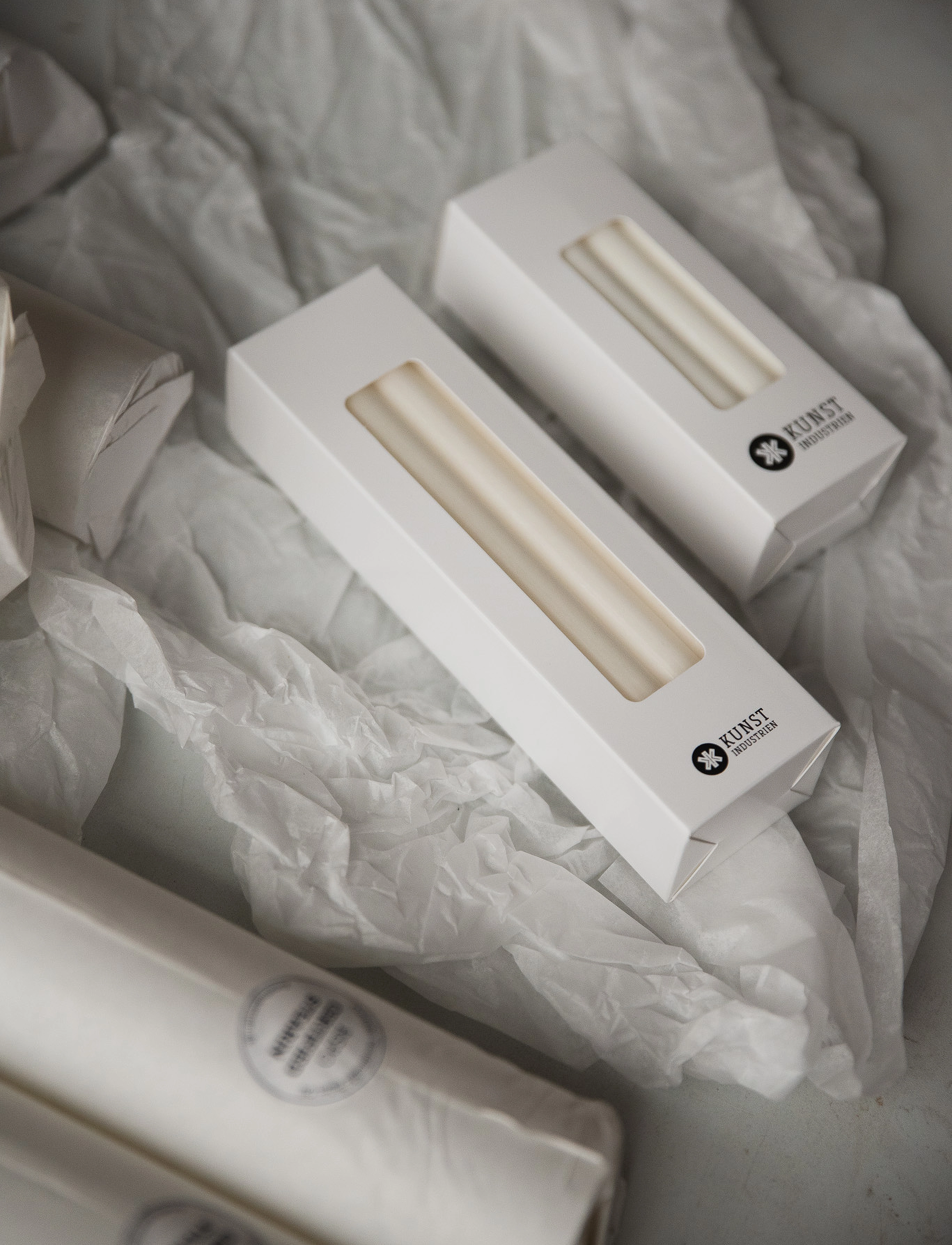 Kunstindustrien - White Taper Candles, 20 cm, 8 pack - küünlad - white - 2