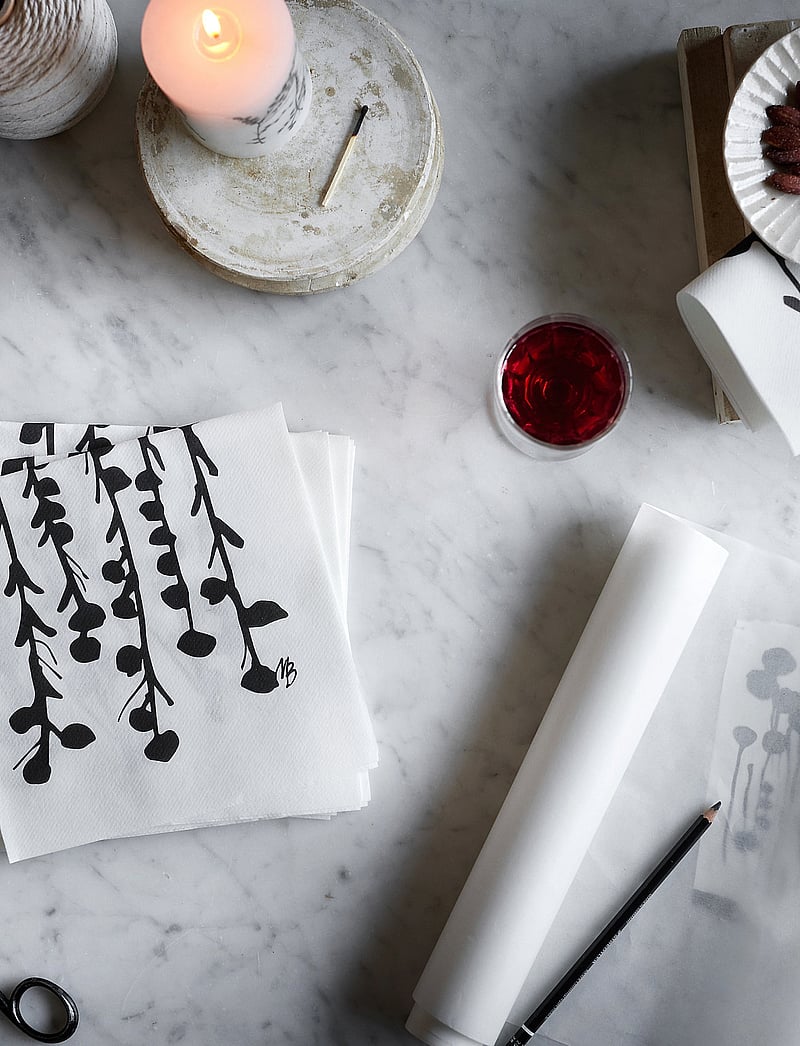 Kunstindustrien - Napkins - Wild Flowers - papierservietten - black pattern - 2