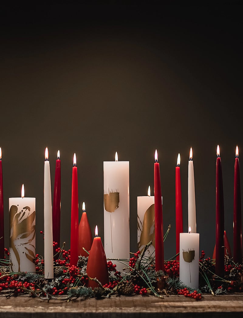 Kunstindustrien - Hand Dipped Candles, 4 pack - pikad küünlad - red - 4
