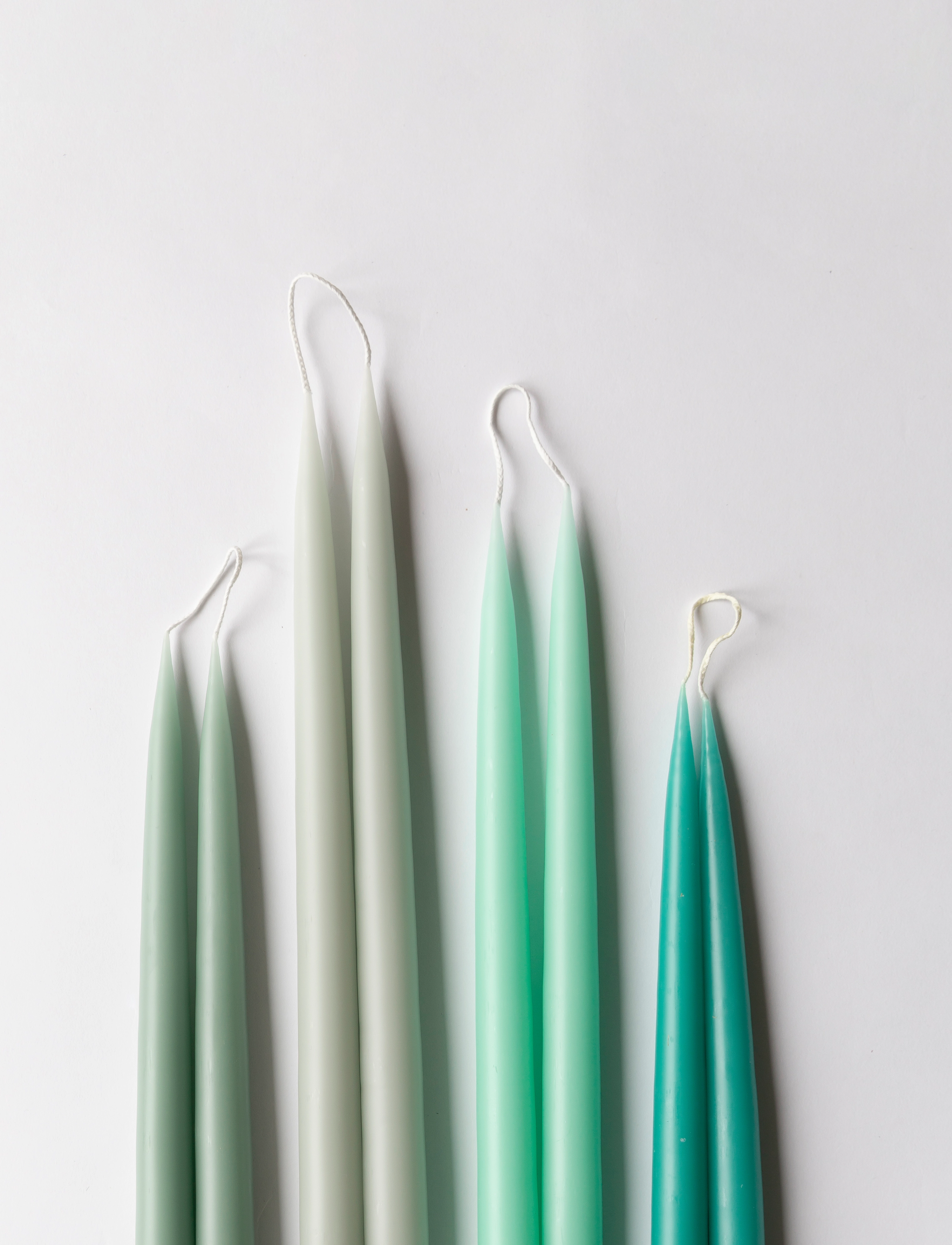 Kunstindustrien - Hand Dipped Candles, 4 pack - taper candles - dark reseda green - 4