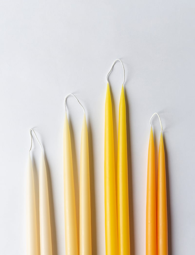 Kunstindustrien - Hand Dipped Candles, 4 pack - pikad küünlad - pastel yellow - 4