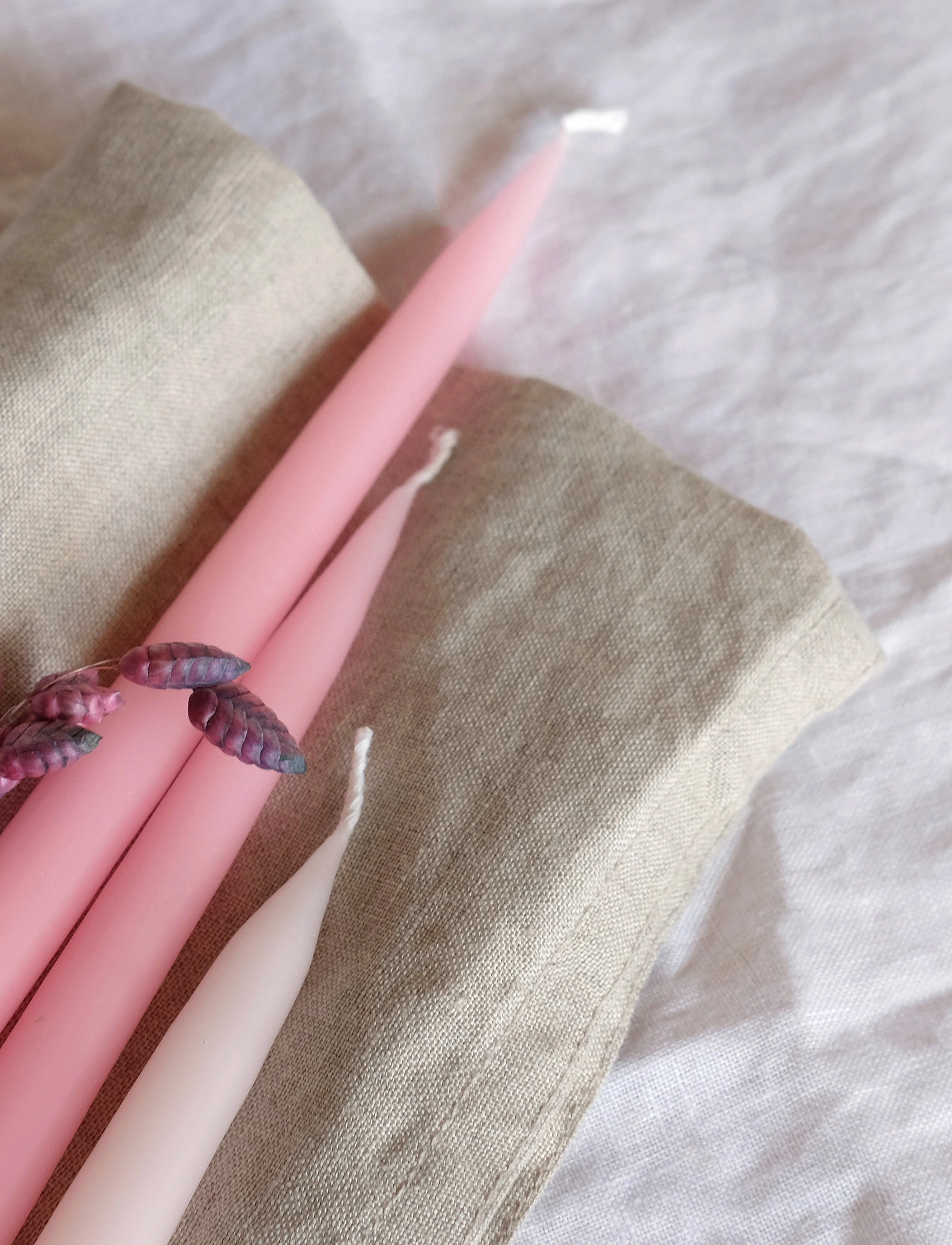 Kunstindustrien - Hand Dipped Candles, 4 pack - taper candles - pastel rose - 4