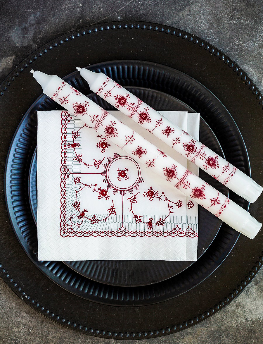 Kunstindustrien - Classic Candles - Gift box w. 4 pcs - tischkerzen - red pattern - 0