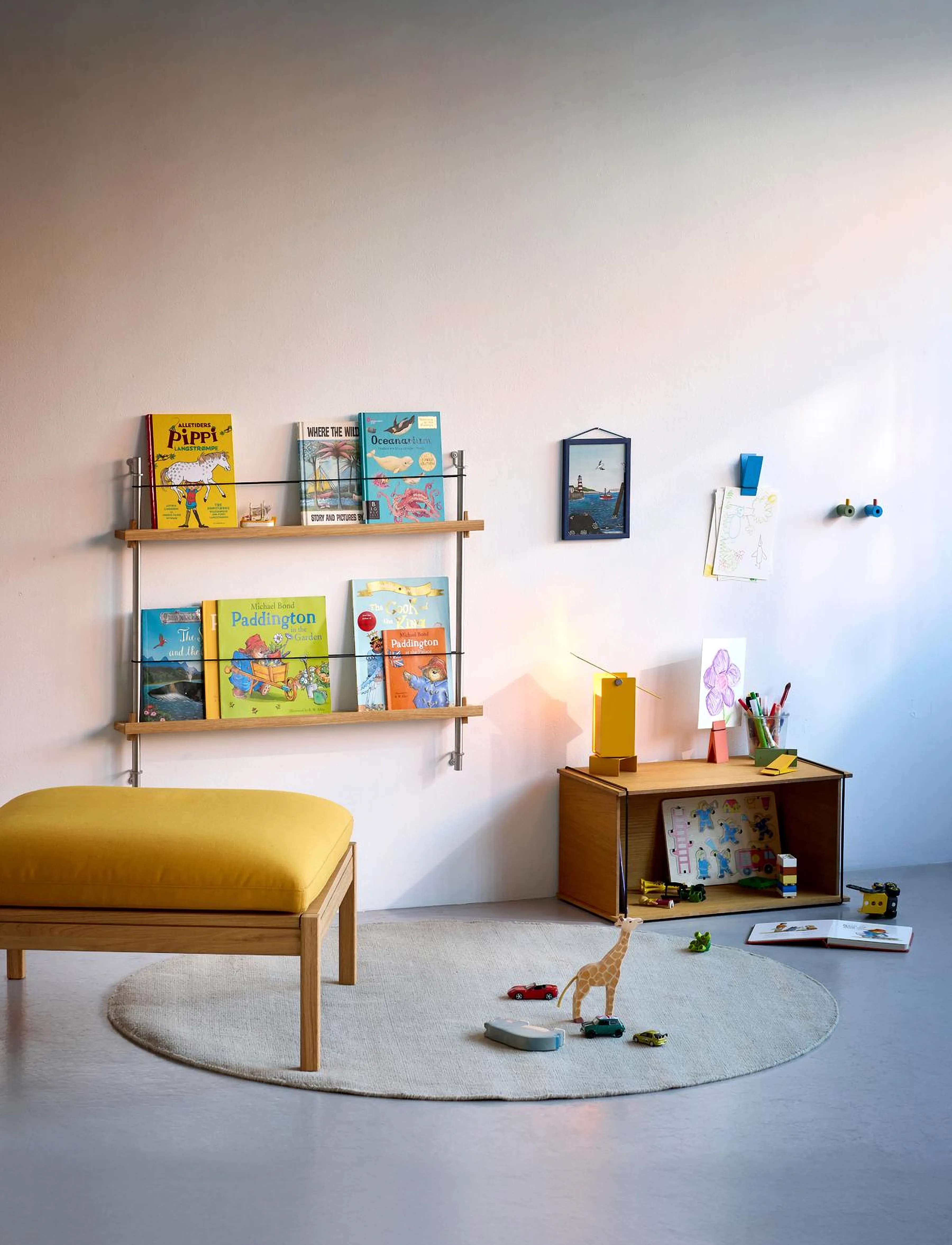 Kylskåpspoesi - Box set, Magazine Shelving MS.65.1, Black shelves, Stainless Steel legs (FSC MIX CREDIT) - zeitschriftenhalter - oak/warm grey - 0