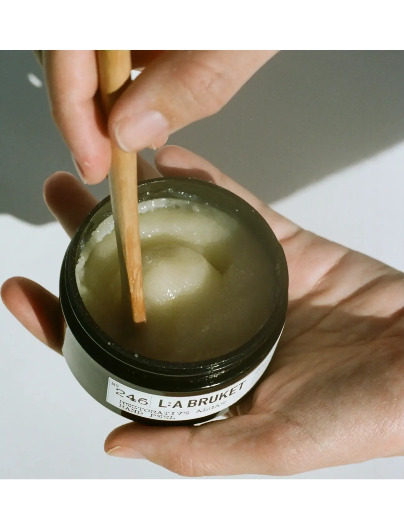 L:a Bruket - 246 Restorative Algae Hand Peeling - rankų kremai - clear - 3