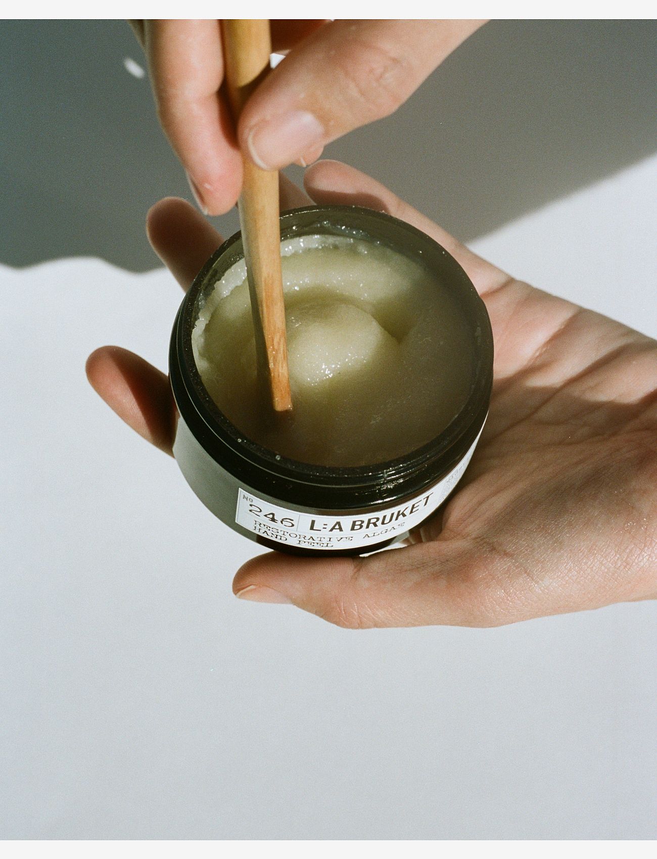 L:a Bruket - 246 Restorative Algae Hand Peeling - rankų kremai - clear - 4