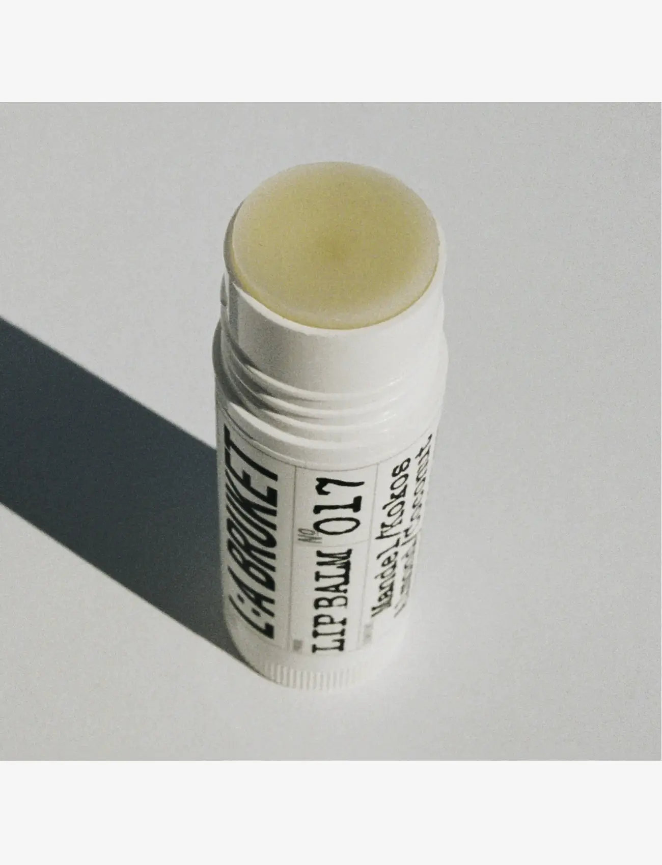 L:a Bruket - 017 Lip Balm Almond/Coconut - læbepomade - clear - 1