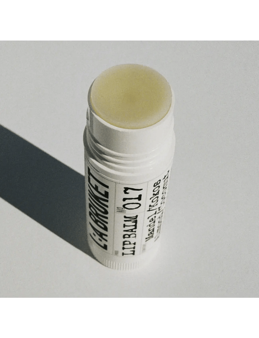L:a Bruket - 017 Lip Balm Almond/Coconut - läppbalsam - clear - 1