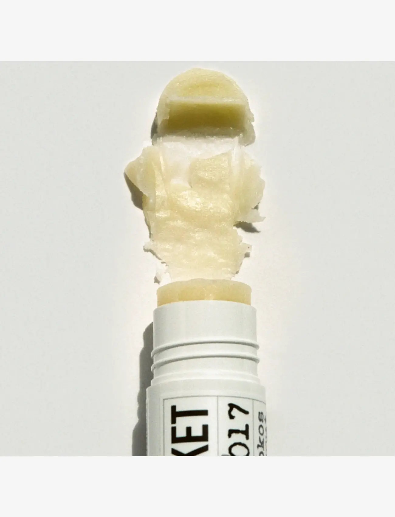 L:a Bruket - 017 Lip Balm Almond/Coconut - læbepomade - clear - 2