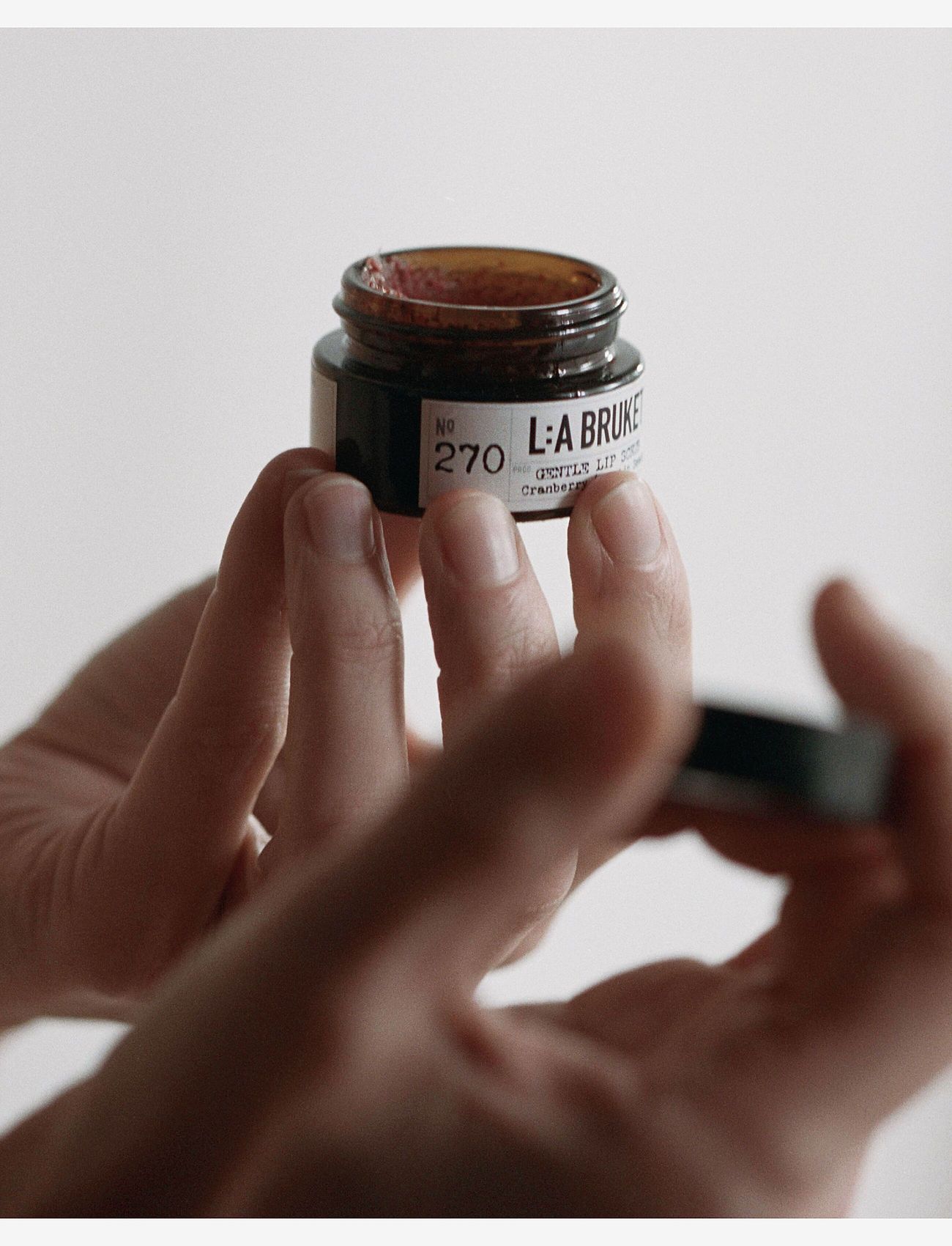 L:a Bruket - 270 Gentle Lip Scrub - läppskrubb - clear - 3